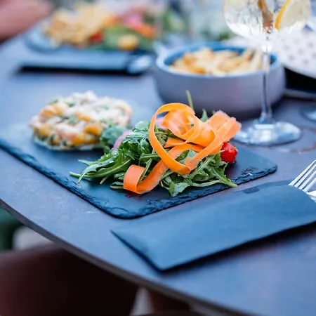 Le 10 18 Restaurant Hotel