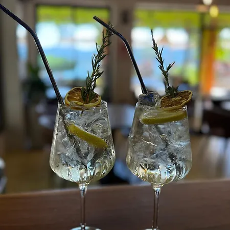 Le 10 18 Restaurant Hotel